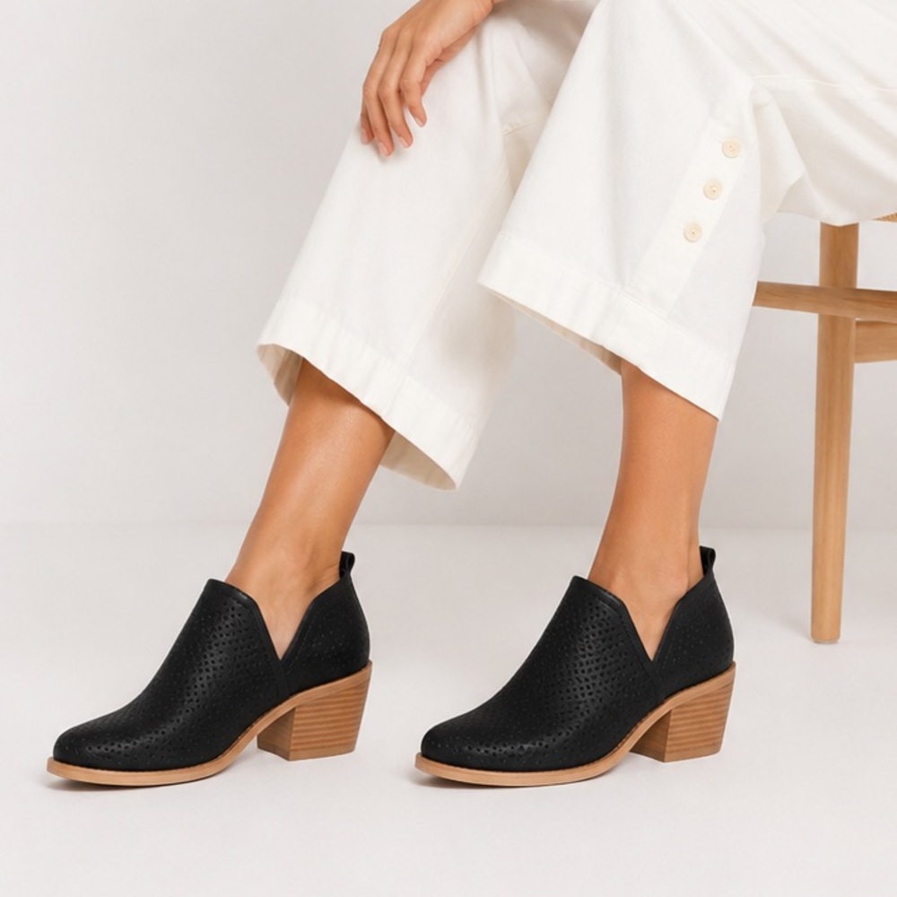 BareTraps Black Perforated Leather Ankle Booties with Wood‎ Heel 9M